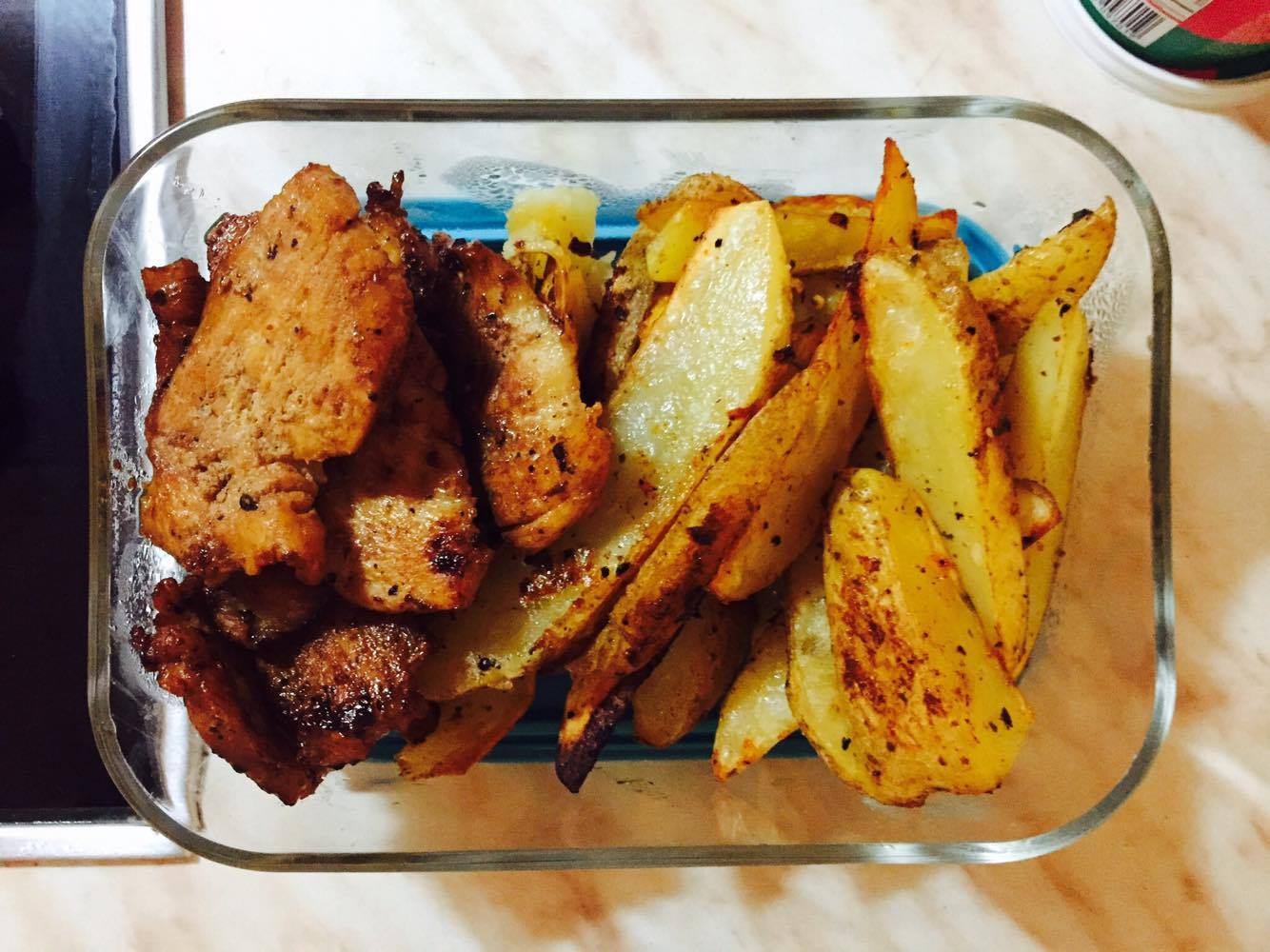 Dreka per Neser: Copeza Pule me salce Soje & Patate Krokante Barbeque