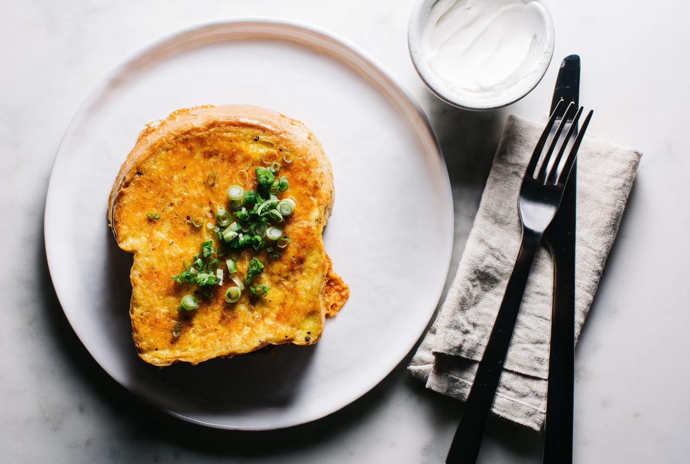 French Toast i mbuluar me djath krokant