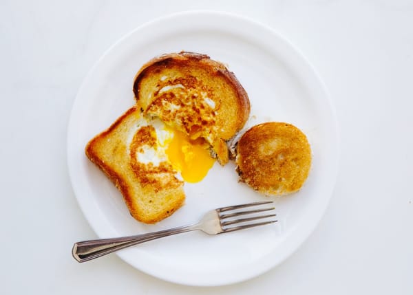 [Gallery] A hole in one – Cute Fried eggs with a hat